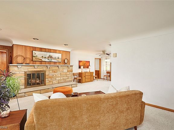 3rd image of 639 N Azalea Blvd
