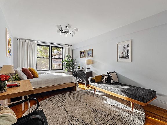 5th image of 599 E 7th St APT 1E