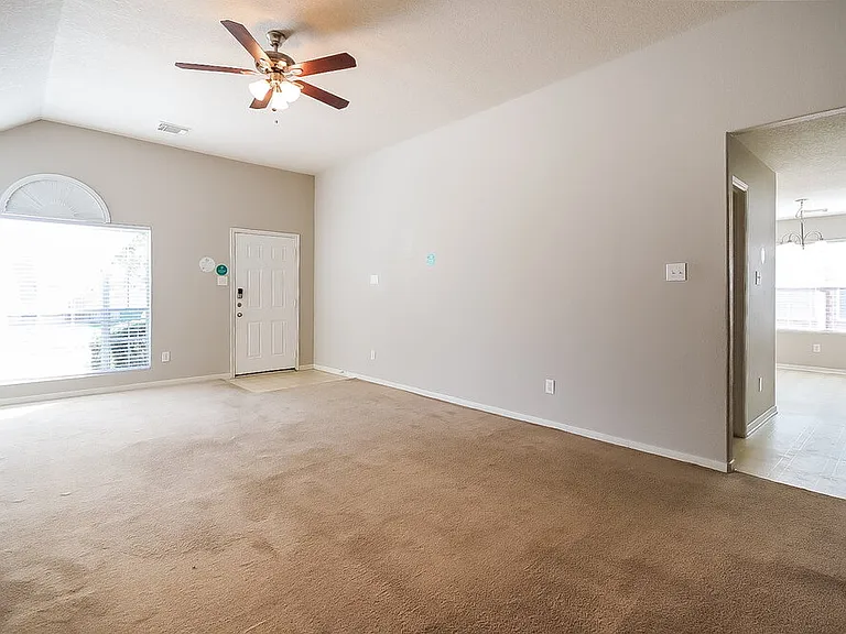 18407 Knob Hill Lake Ln — Photo 5