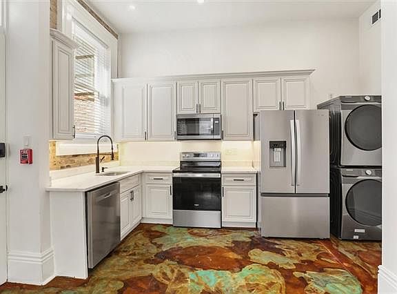 3rd image of 1501 Clio St #1A