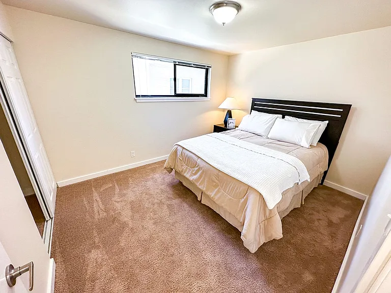515 East Denny Apartments — Photo 32