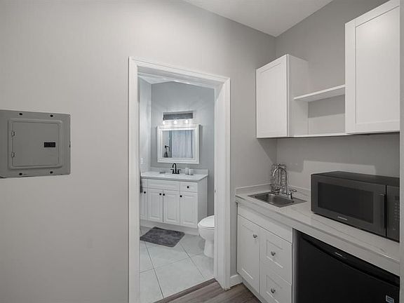 4th image of 8337 Mulligan Cir #3013