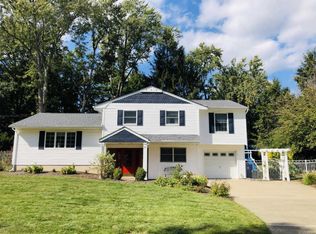 17 Sherwood Rd, Red Bank, NJ 07701