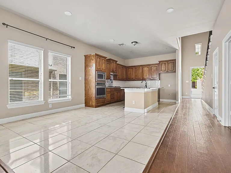 604 Darby Ln — Photo 16