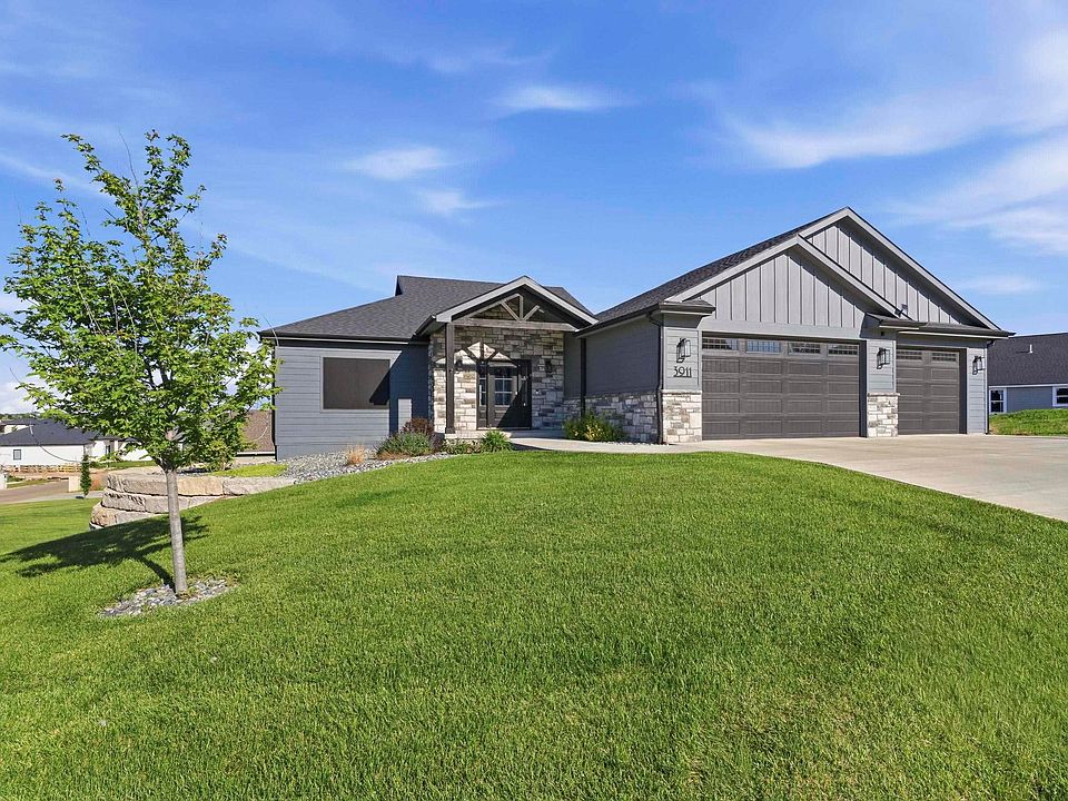 1st image of 3911 Travers Cir