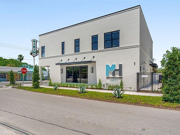 5th image of 902 E Curtis St #1