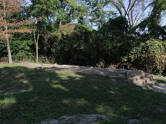 5th image of 150 Flint Dr