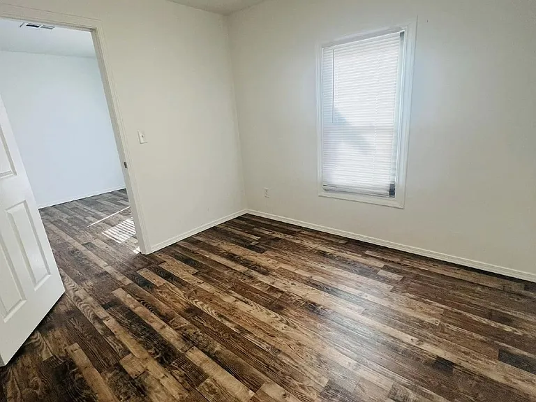 1514 Texas St — Photo 2