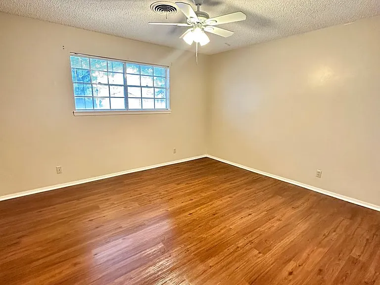 2913 Oak Forest Dr — Photo 11