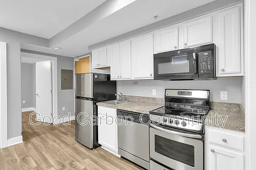 2136 Main St Photo 1