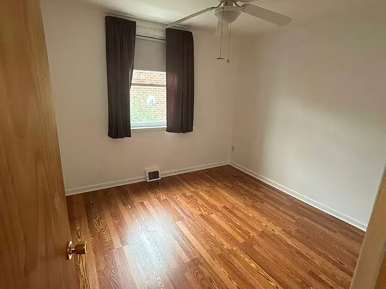 2345 Griffith St — Photo 9
