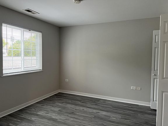 3rd image of 1135 W Ogden Ave #211