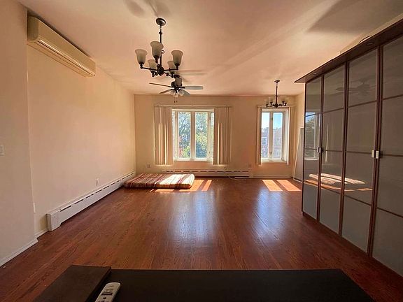 4th image of 20-21 21st St #2B