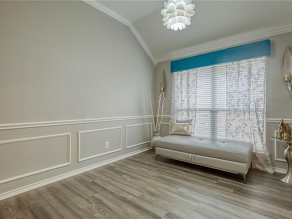5th image of 5807 Lorenzo Dr