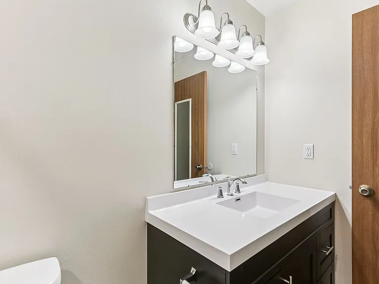 Woodfield Heights Apartments — Photo 18