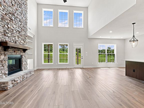 3rd image of 1894 Hickory Reserve Rd