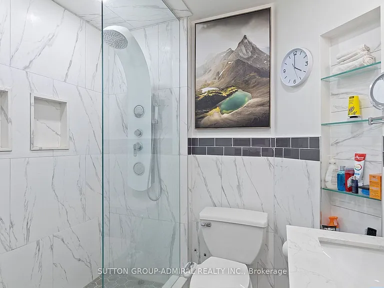 555 Yonge St #510 — Photo 11
