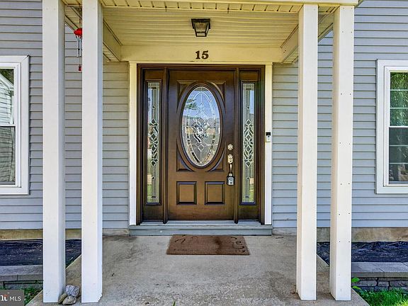3rd image of 15 Utica Rd