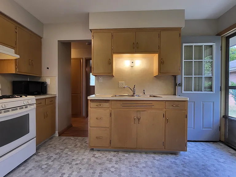 4365 Glenmawr Ave — Photo 10
