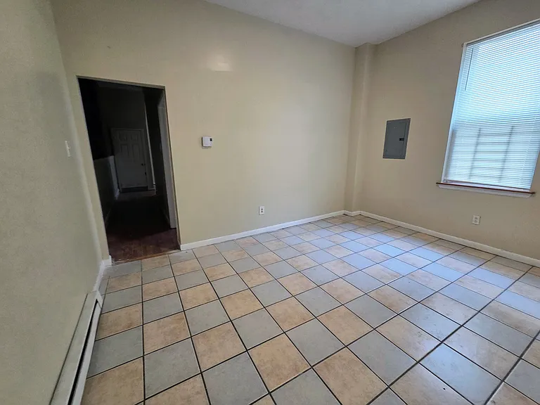 1323 W Butler St #1 — Photo 11