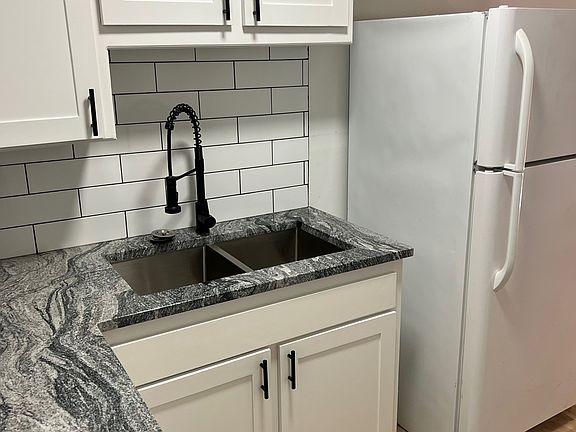 3rd image of 1015 E Hurd St #10954217