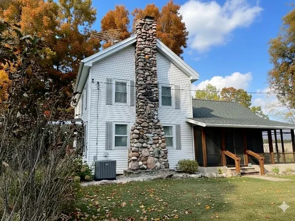 4251 Squires Rd, Quincy, MI 49082