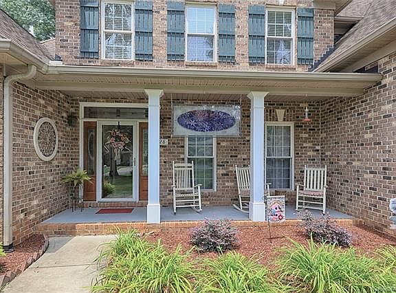 4th image of 128 English Ivy Ln