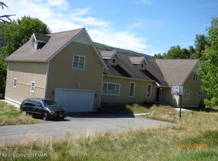3347 Mountain View Dr, Tannersville, PA 18372