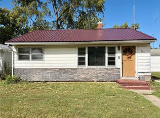 902 E 1st St, Pana, IL 62557