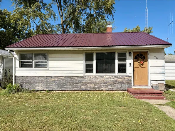 902 E 1st St, Pana, IL 62557