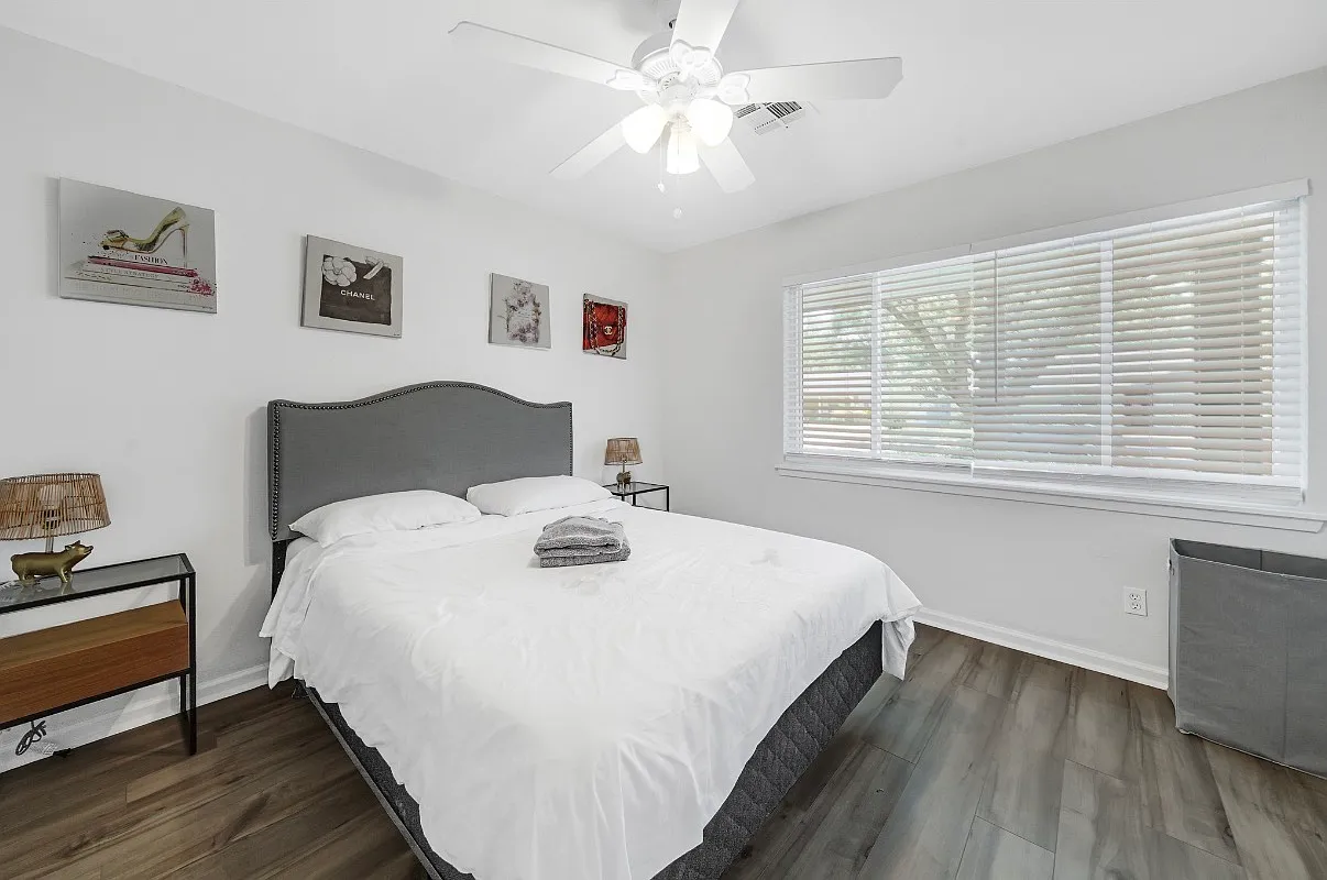 3 bed, 2105 sqft, $4,900 — Photo 4