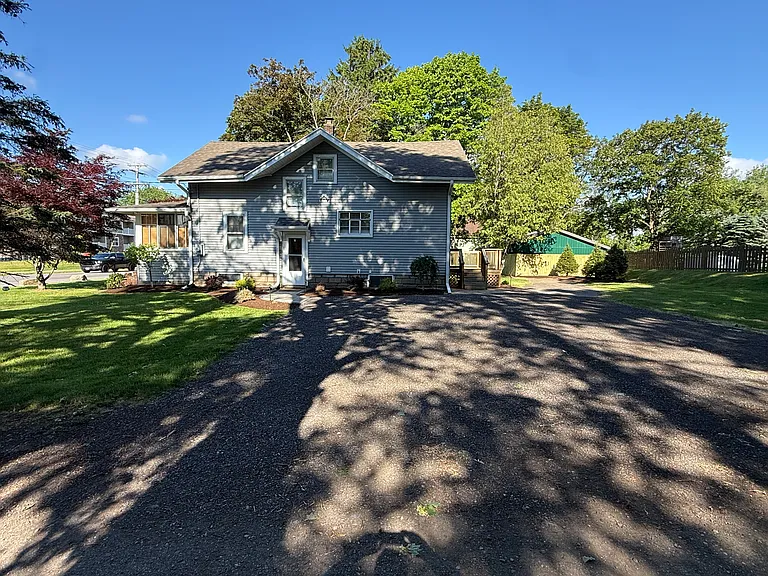 681 Whitney Rd W — Photo 15