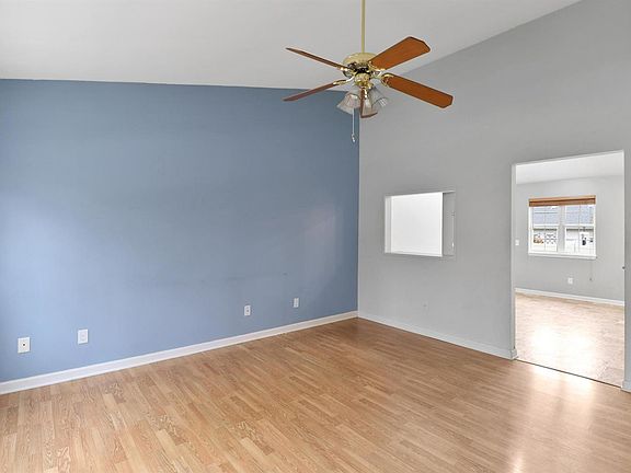 3rd image of 5507 Sapphire St