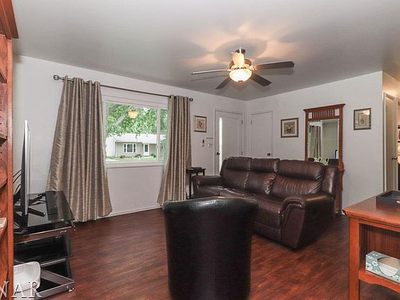 2nd image of 1236 Dogwood Ln