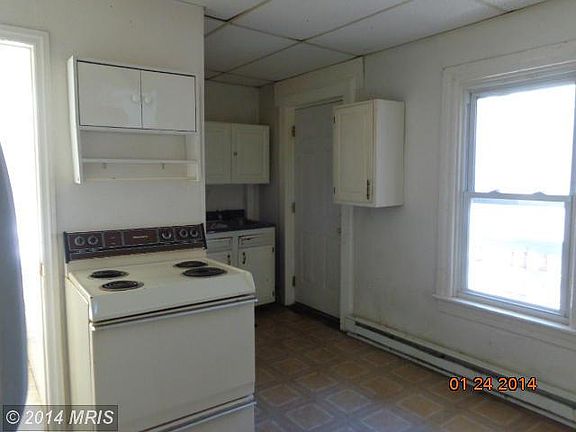 5th image of 819 W Washington St