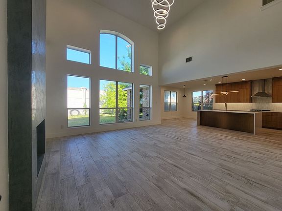 5th image of 405 Darkwoods Dr