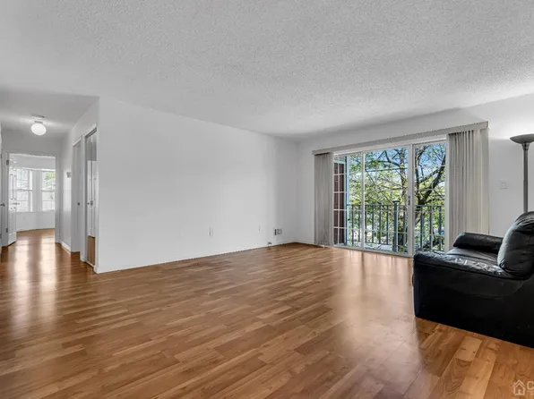 20 Kingston Run, North Brunswick, NJ 08902