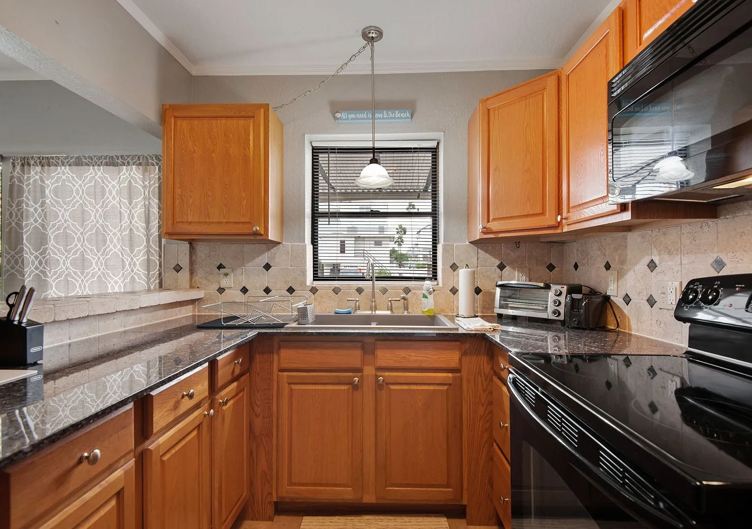 Fantastic 2br/1ba unfurnished/annual rental in Redington Shores! — Photo 4