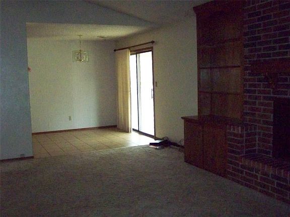 4th image of 3109 E Woodside Dr
