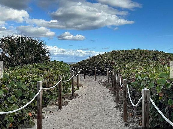 A 5 min drive to the beach