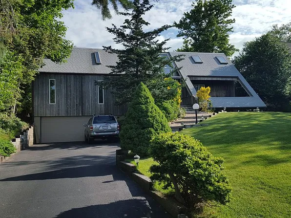 59 Seacliff Ave, Miller Place, NY 11764