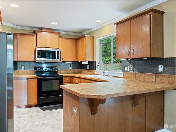 5th image of 131 Cedar Falls Drive