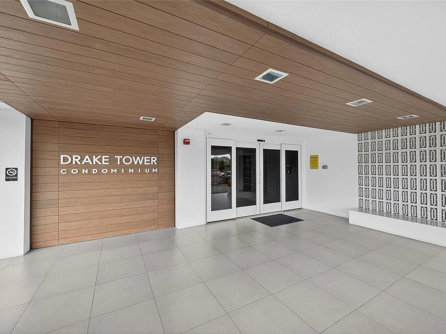 1800 N Andrews Ave — Photo 2