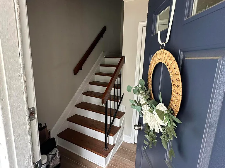 210 Tulip Ln — Photo 3