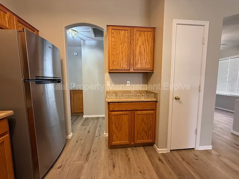 1516 E Bowker St — Photo 10