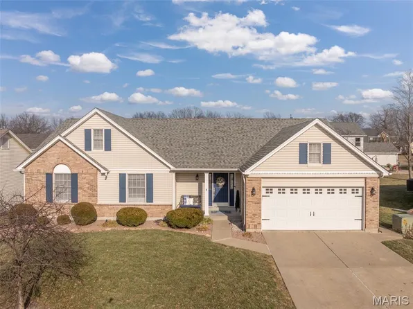 323 Wildberry Ln, Saint Charles, MO 63304