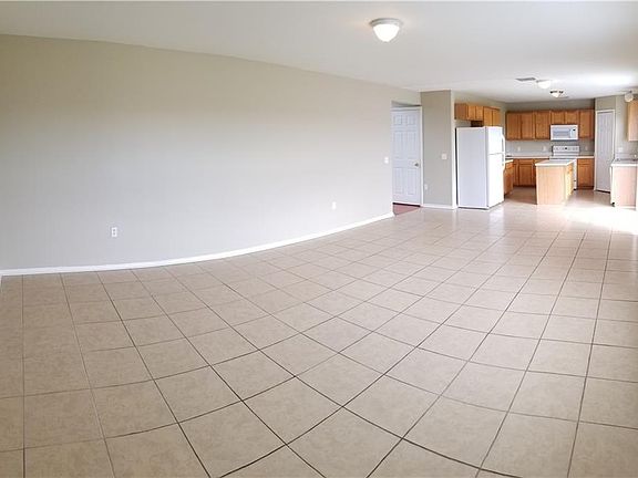4th image of 321 Lake Hills Ln