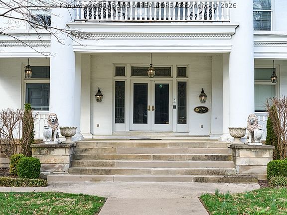 3rd image of 1510 Kanawha Blvd E