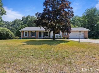 2620 Scenicview Dr NE, Grand Rapids, MI 49525