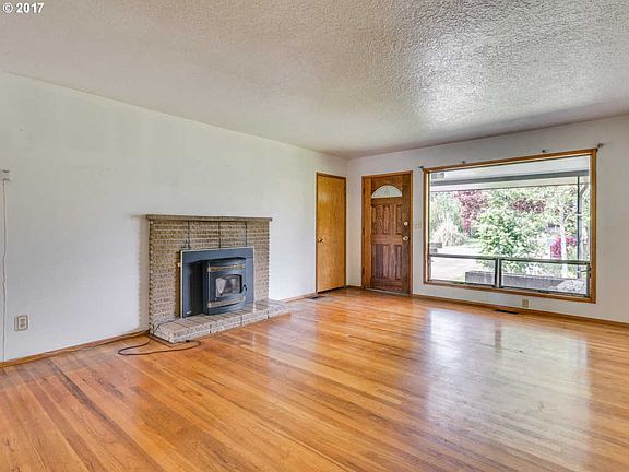 4th image of 6644 SE Charles St